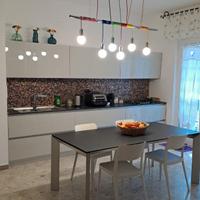 Tavolo alluminio con base vetroceramica