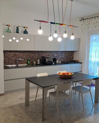 Tavolo alluminio con base vetroceramica