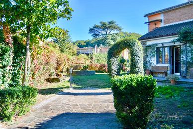 Villa unifamiliare a Punta del Lago