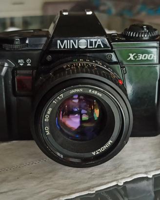 Macchina fotografica Minolta X300s 35 mm.