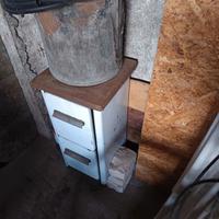  stufa a legna vecchia e datata