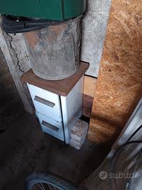  stufa a legna vecchia e datata