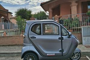 Auto tre ruote elettrica per anziani Magnum Ufo