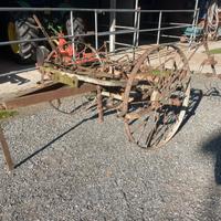 Volta fieno cavallo e trattore