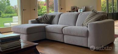 Divano con seduta reclinabile