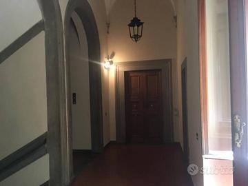 Appartamento di 180 m² con più di 5 locali a Firen