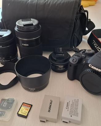Canon EOS 700D + 3 obiettivi Canon + accessori