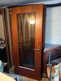 Porte interne in legno, con telaio, in buono stato
