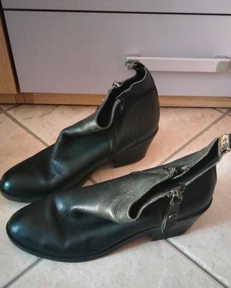GUESS N.41 DR MARTIN N.42