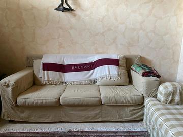 Comodo Divano a Tre Posti in Tessuto Lavabile