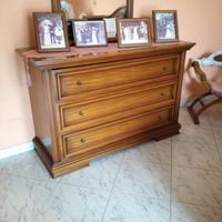 comò comodini e specchiera in noce massello