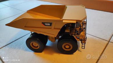 CATERPILLAR CAT 793D MINING DUMPER  1/50 NORSCOT