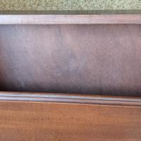 Tavolino in noce stile classino con cassetto