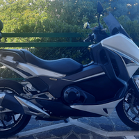 Honda integra 750