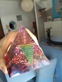 Piramide per meditazione 6 e 7 chakra