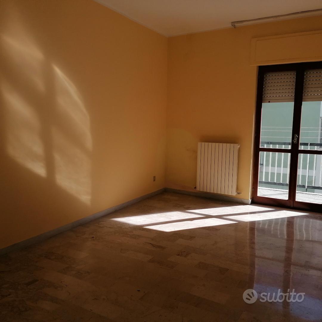 576168 Luminoso Appartamento Zona Centro Crotone - Altro