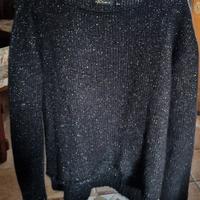 Maglione nero con fili argento da portare largo.