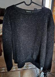Maglione nero con fili argento da portare largo.
