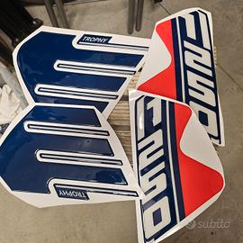 adesivi x bmw e guanti