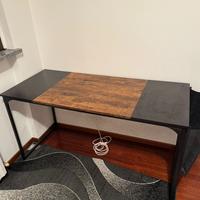 Scrivania comodissima - 140 cm come nuova