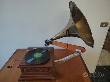Grammofono vintage assemblato