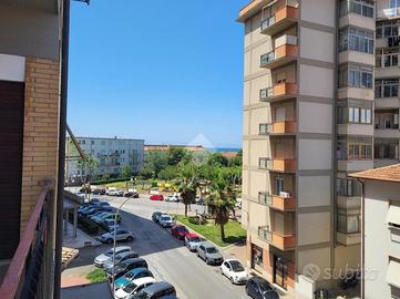 4 LOCALI A FOLLONICA