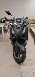 xmax 300    2026  tech 