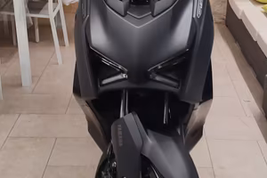 xmax 300    2026  tech 
