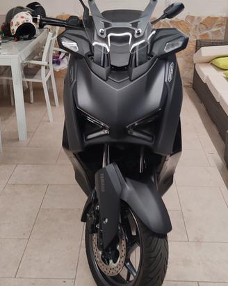 xmax 300    2026  tech 