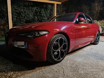 Giulia 2.0 TB 200cv AT8 super