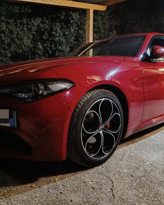 Giulia 2.0 TB 200cv AT8 super