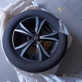 Cerchi Toyota del 17 con 4 gomme estive