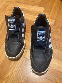 Scarpe Adidas nere pelle