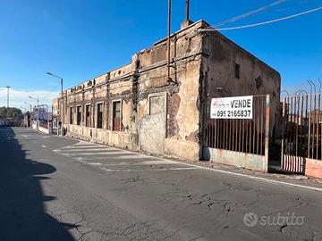 Intero capannone indipendente - Zona plaia