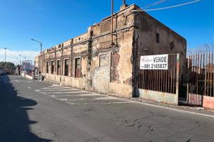 Intero capannone indipendente - Zona plaia