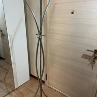 Attaccapanni da terra moderno