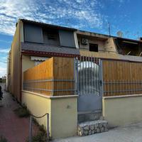 ? Villetta caposchiera indipendente con giardino