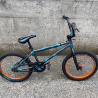 Bmx arancione e azzurra