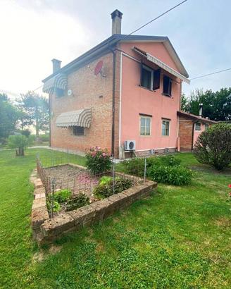 Villa di 185 m² con più di 5 locali e box auto dop