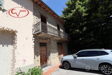 Casa indipendente di 220 m² con più di 5 locali e 