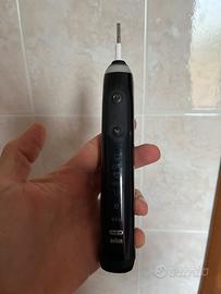 Spazzolino elettronico oral B