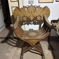 Sedia Savonarola Intarsiata a Mano - Motivo Pavoni