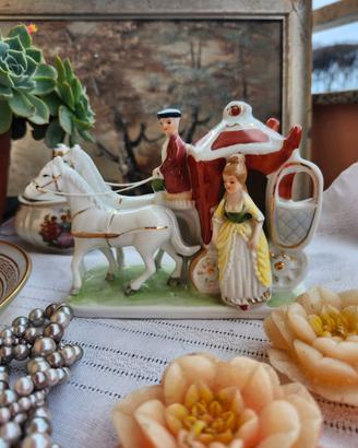 statuina vintage carrozza con cavalli e damina por