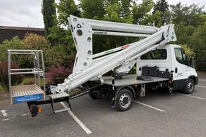 CELA Essential 20P - Piattaforma Aerea Autocarrata