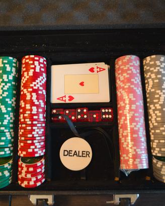 Set valigetta carte da gioco e fishes