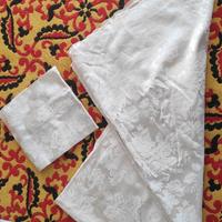 Tovaglia con tovaglioli di cotone effetto raso 