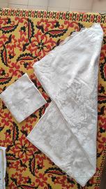 Tovaglia con tovaglioli di cotone effetto raso 