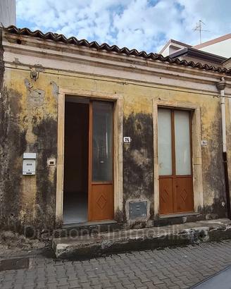 Casa indipendente con cortile a Piedimonte Etneo