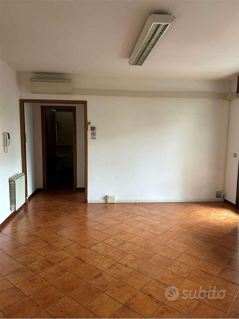 Appartamento al piano terra con doppio terrazzo e - Vista 3
