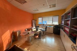 Uffici + showroom + locali